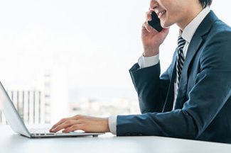 長期的なキャリアを応援するビジネスマンの写真